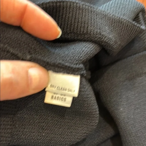 St John knit, excellent condition, great capsule wardrobe piece. - Picture 9 of 9